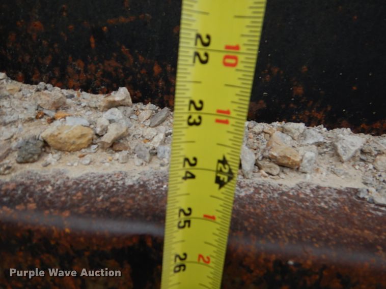 image for item GB9523 1982 Ford F600G dump truck