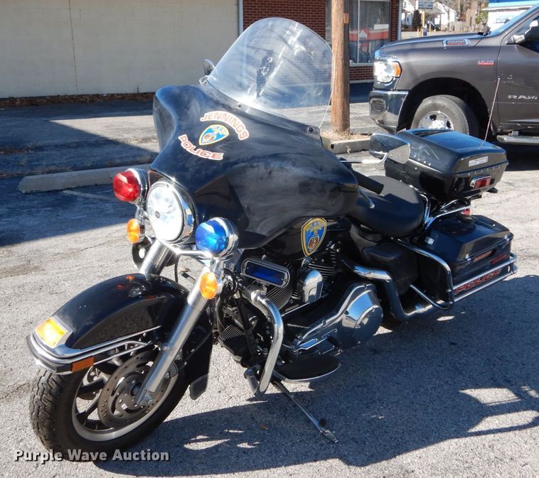 image for item GC9445 2006 Harley Davidson FLHTPI motorcycle