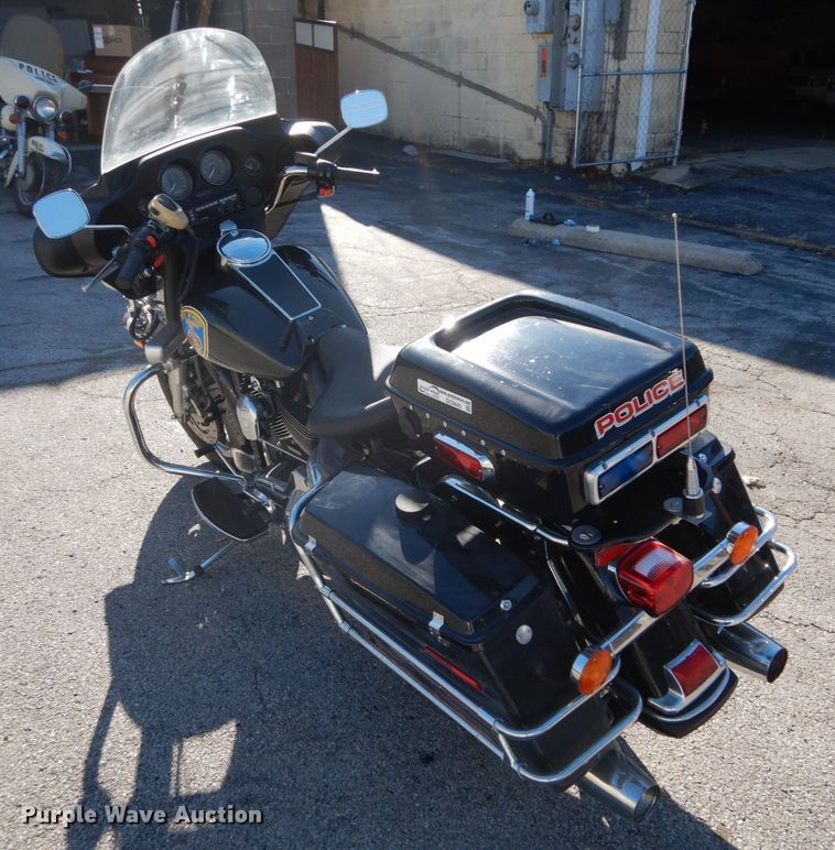 image for item GC9445 2006 Harley Davidson FLHTPI motorcycle