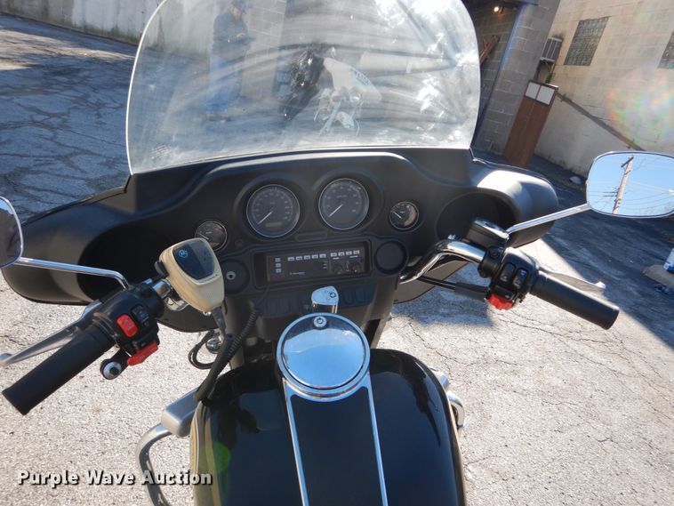 image for item GC9445 2006 Harley Davidson FLHTPI motorcycle