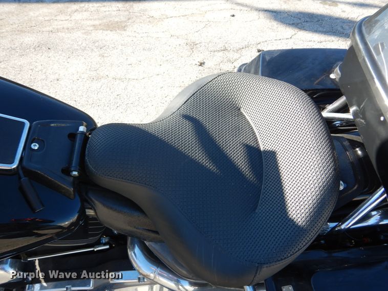 image for item GC9445 2006 Harley Davidson FLHTPI motorcycle