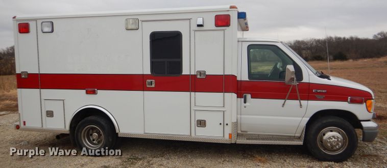 image for item GE9580 1998 Ford Econoline E450 Super Duty ambulance