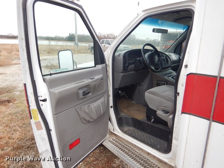 image for item GE9580 1998 Ford Econoline E450 Super Duty ambulance