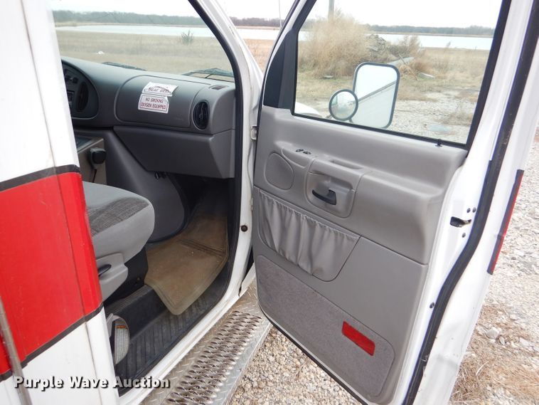 image for item GE9580 1998 Ford Econoline E450 Super Duty ambulance