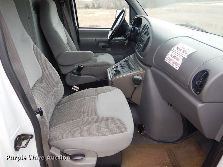 image for item GE9580 1998 Ford Econoline E450 Super Duty ambulance