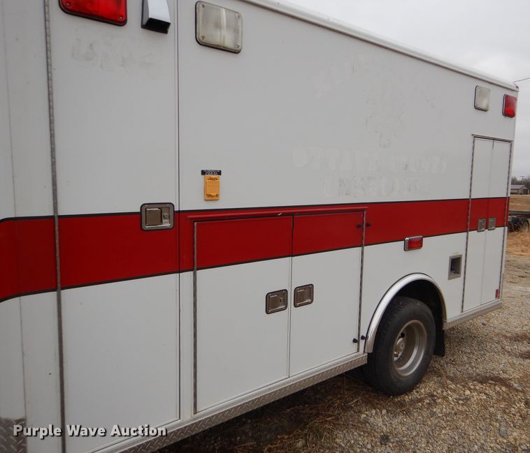 image for item GE9580 1998 Ford Econoline E450 Super Duty ambulance