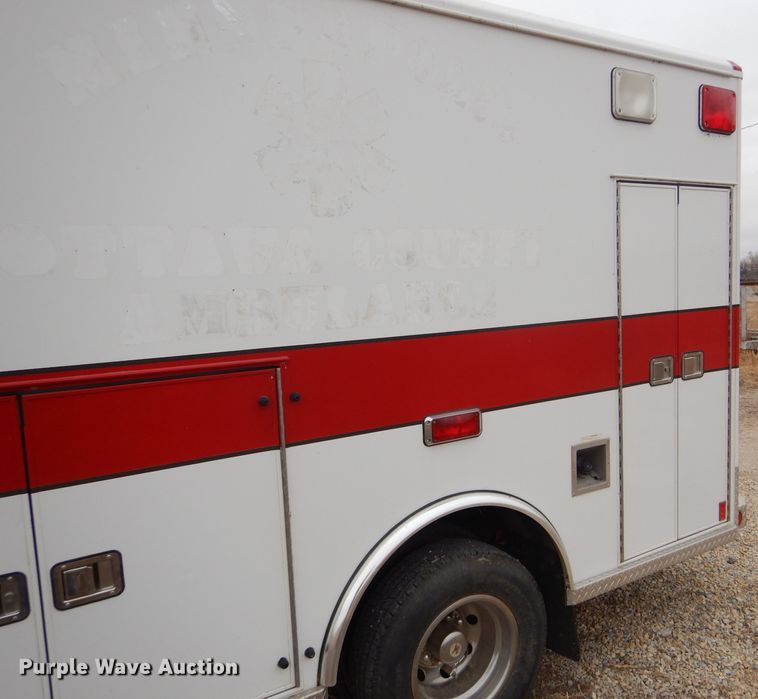 image for item GE9580 1998 Ford Econoline E450 Super Duty ambulance