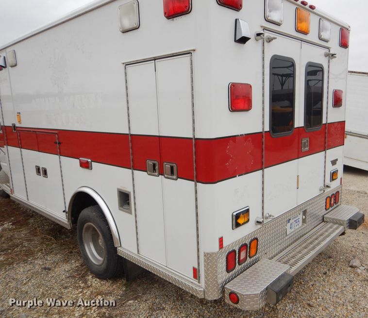 image for item GE9580 1998 Ford Econoline E450 Super Duty ambulance