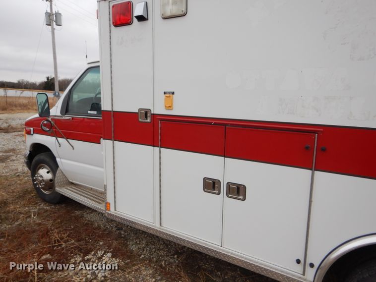 image for item GE9580 1998 Ford Econoline E450 Super Duty ambulance