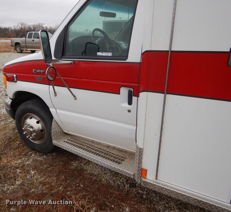 image for item GE9580 1998 Ford Econoline E450 Super Duty ambulance