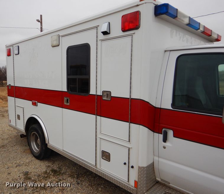 image for item GE9580 1998 Ford Econoline E450 Super Duty ambulance
