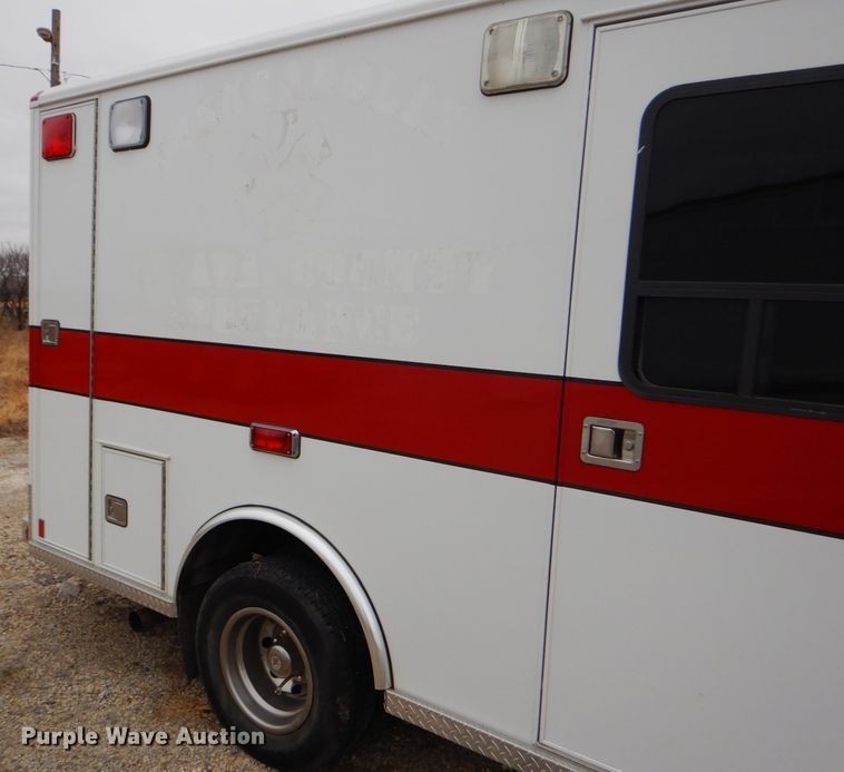 image for item GE9580 1998 Ford Econoline E450 Super Duty ambulance