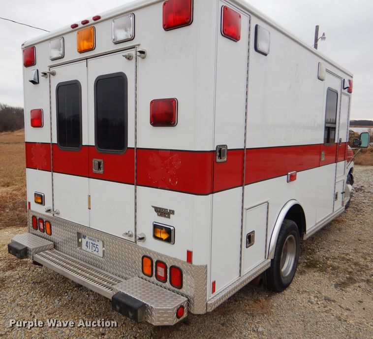 image for item GE9580 1998 Ford Econoline E450 Super Duty ambulance