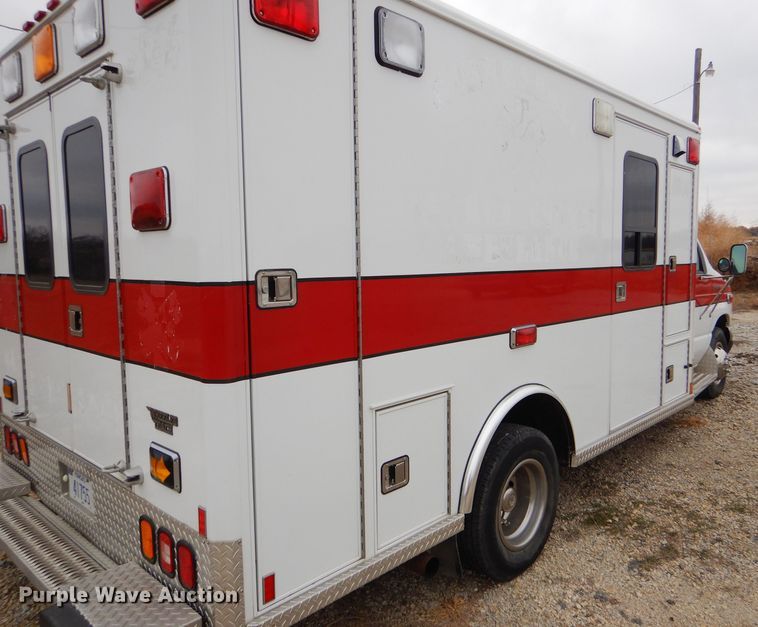 image for item GE9580 1998 Ford Econoline E450 Super Duty ambulance