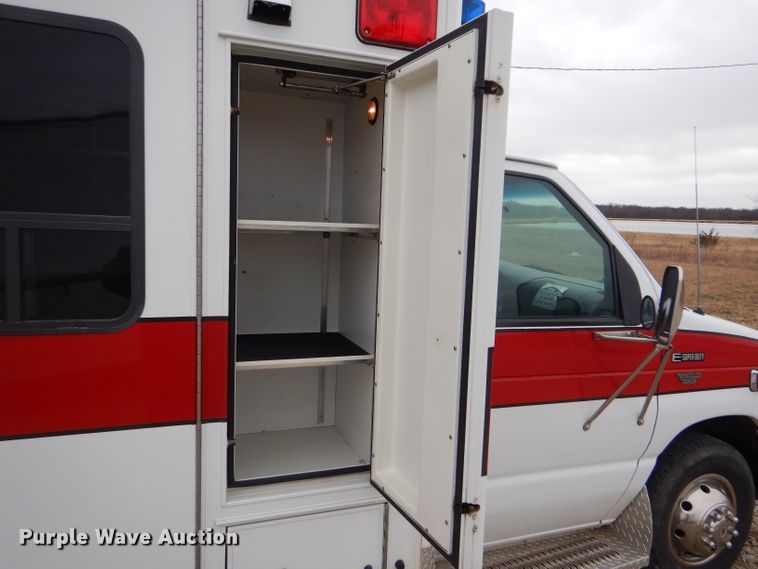 image for item GE9580 1998 Ford Econoline E450 Super Duty ambulance