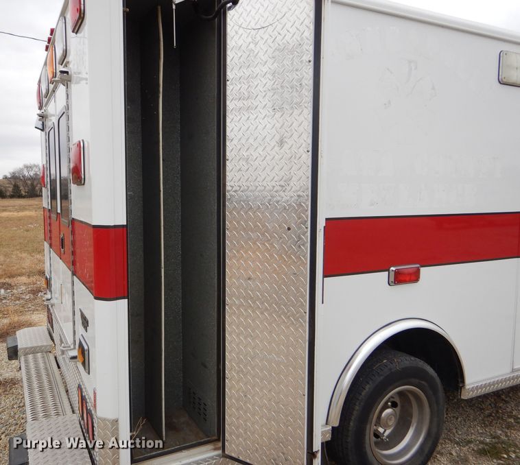 image for item GE9580 1998 Ford Econoline E450 Super Duty ambulance