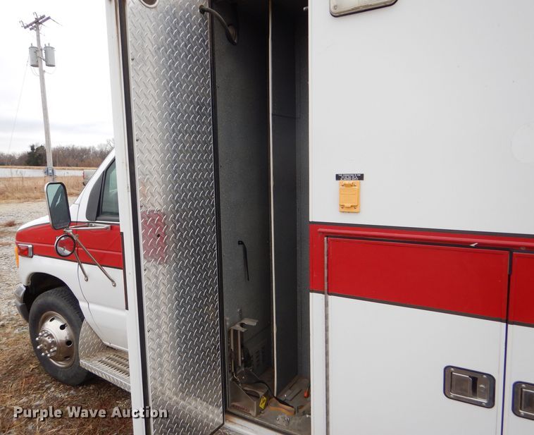 image for item GE9580 1998 Ford Econoline E450 Super Duty ambulance