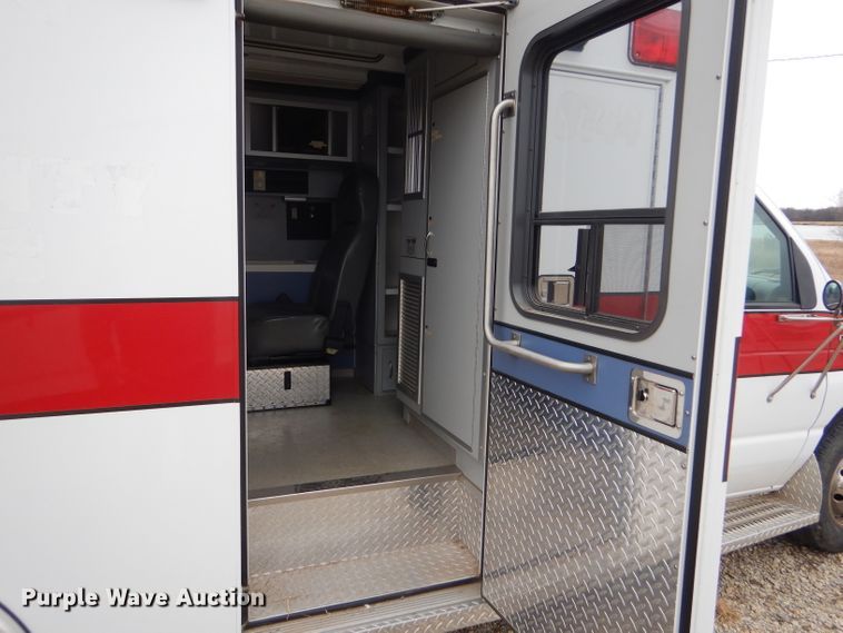 image for item GE9580 1998 Ford Econoline E450 Super Duty ambulance