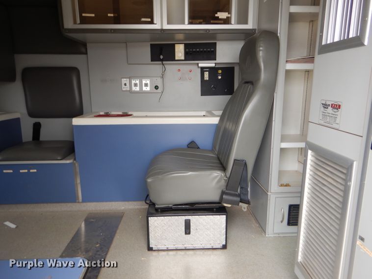 image for item GE9580 1998 Ford Econoline E450 Super Duty ambulance