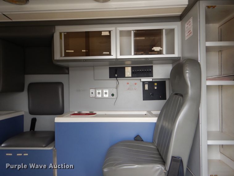 image for item GE9580 1998 Ford Econoline E450 Super Duty ambulance