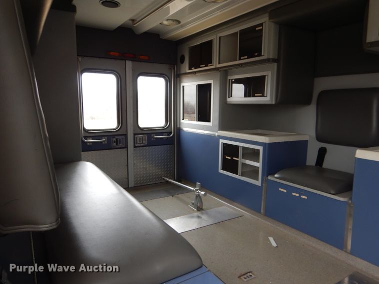 image for item GE9580 1998 Ford Econoline E450 Super Duty ambulance