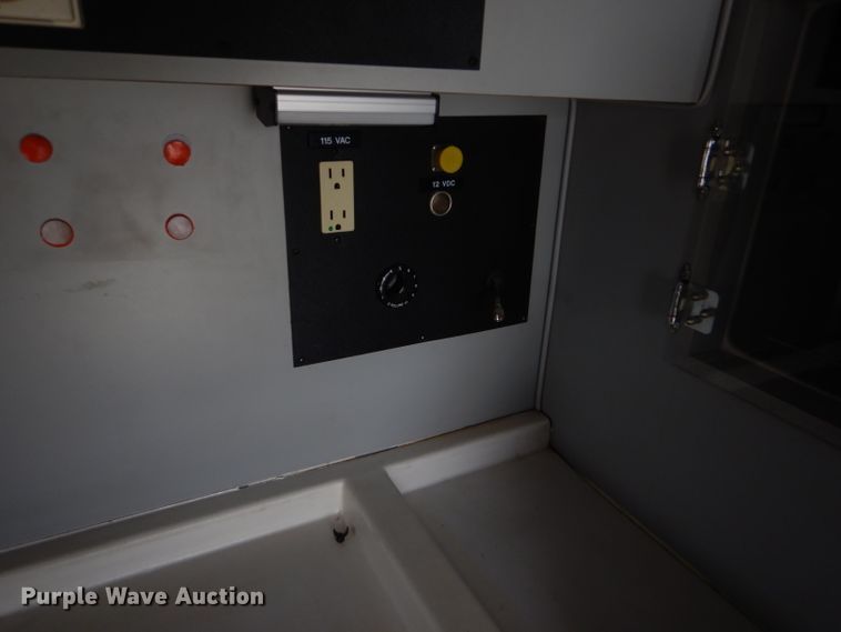 image for item GE9580 1998 Ford Econoline E450 Super Duty ambulance