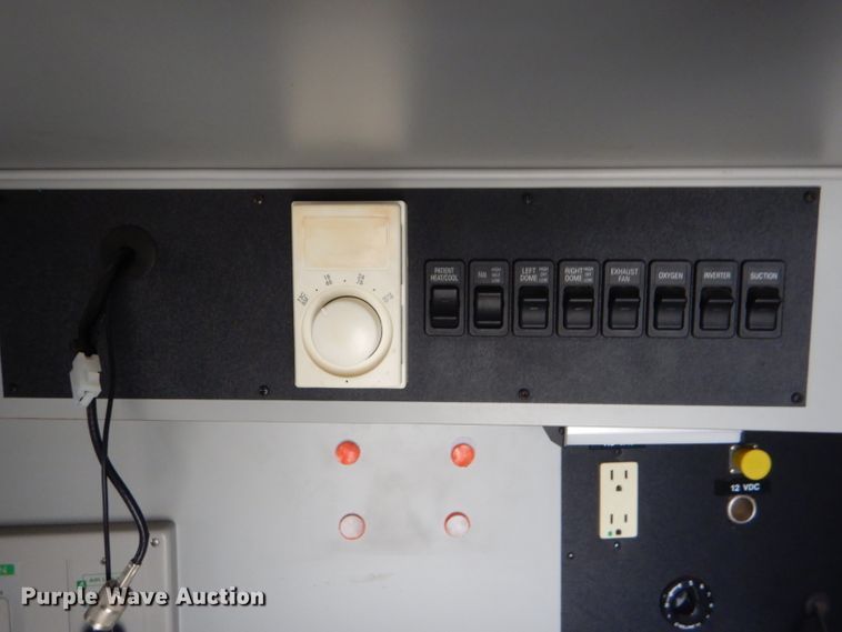 image for item GE9580 1998 Ford Econoline E450 Super Duty ambulance