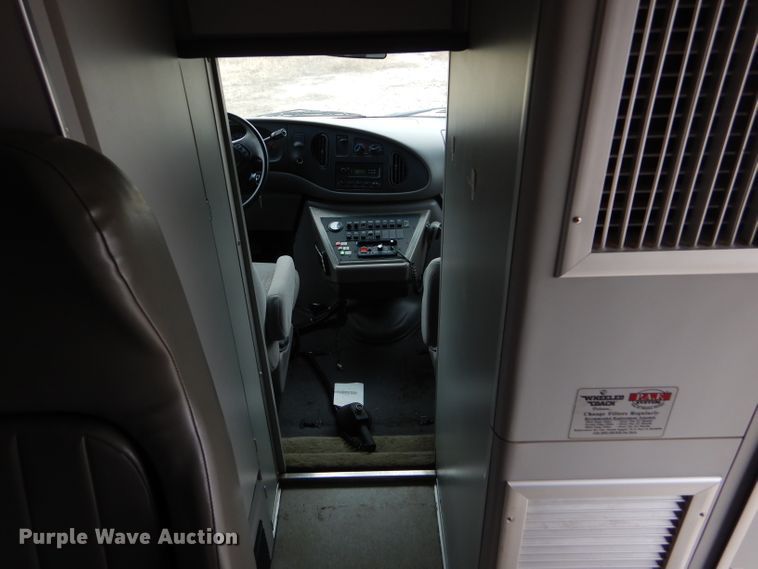 image for item GE9580 1998 Ford Econoline E450 Super Duty ambulance