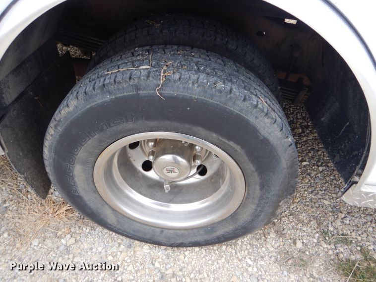 image for item GE9580 1998 Ford Econoline E450 Super Duty ambulance