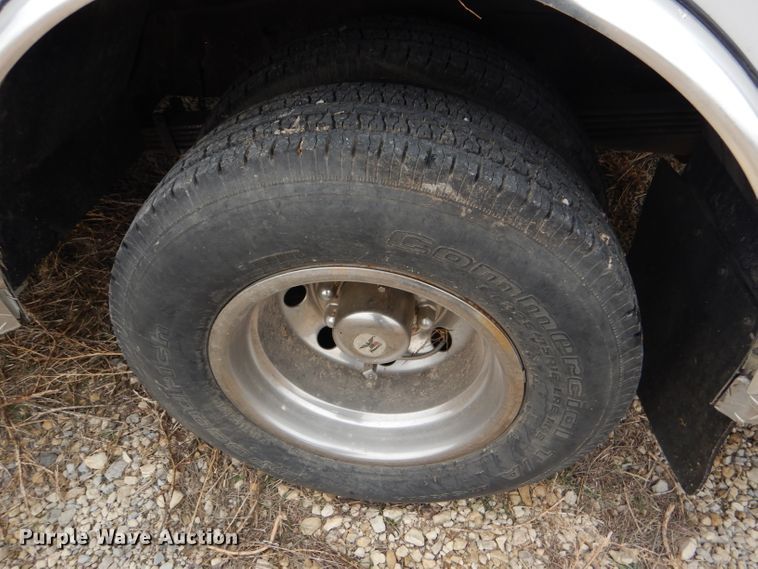 image for item GE9580 1998 Ford Econoline E450 Super Duty ambulance