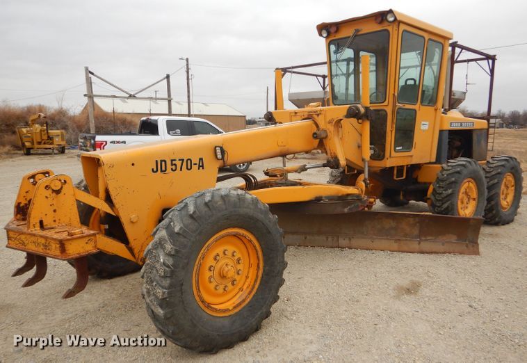 image for item GE9581 1973 John Deere 570A motor grader