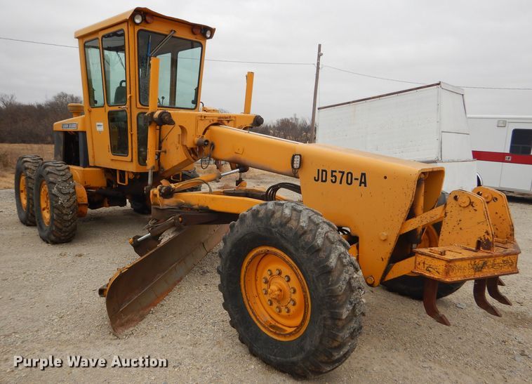 image for item GE9581 1973 John Deere 570A motor grader