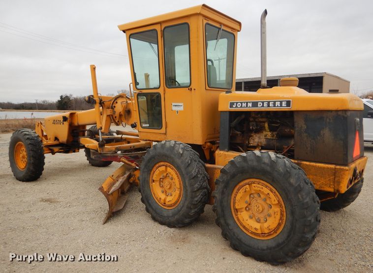 image for item GE9581 1973 John Deere 570A motor grader
