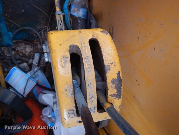 image for item GE9581 1973 John Deere 570A motor grader