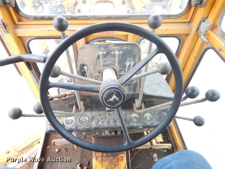 image for item GE9581 1973 John Deere 570A motor grader