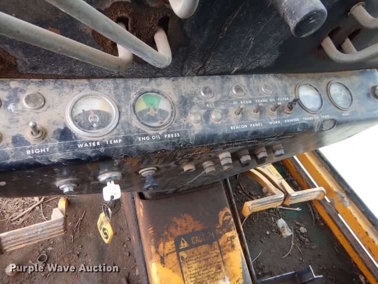 image for item GE9581 1973 John Deere 570A motor grader