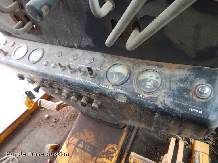 image for item GE9581 1973 John Deere 570A motor grader