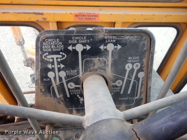 image for item GE9581 1973 John Deere 570A motor grader