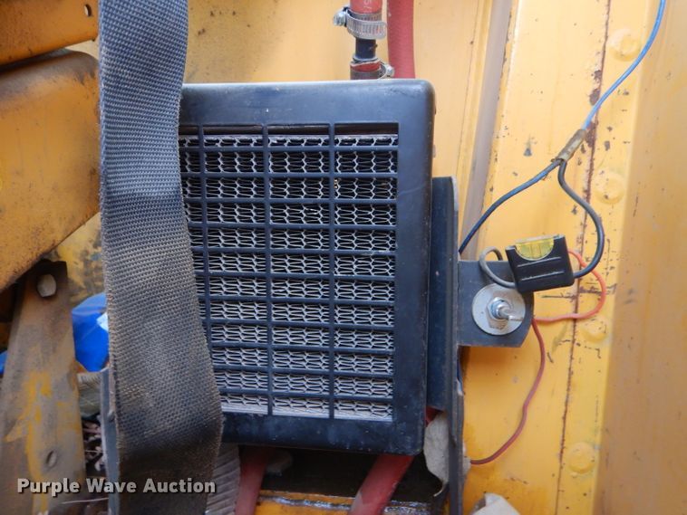 image for item GE9581 1973 John Deere 570A motor grader