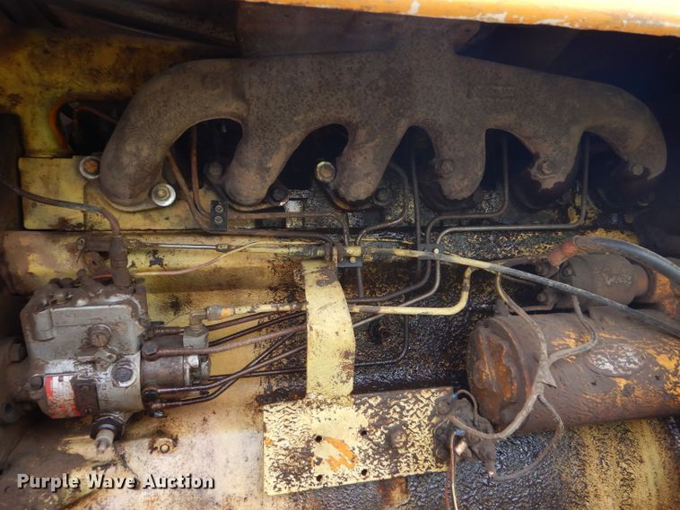 image for item GE9581 1973 John Deere 570A motor grader