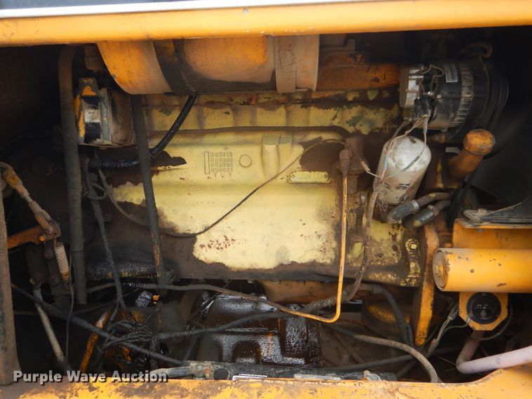 image for item GE9581 1973 John Deere 570A motor grader