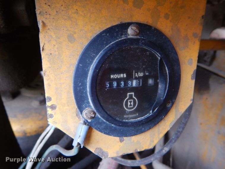 image for item GE9581 1973 John Deere 570A motor grader