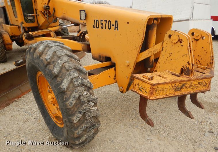 image for item GE9581 1973 John Deere 570A motor grader