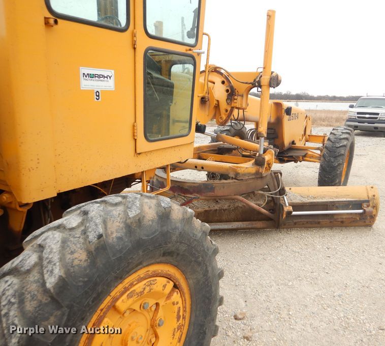 image for item GE9581 1973 John Deere 570A motor grader