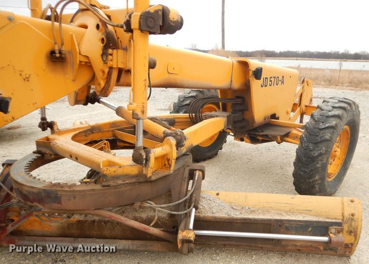 image for item GE9581 1973 John Deere 570A motor grader