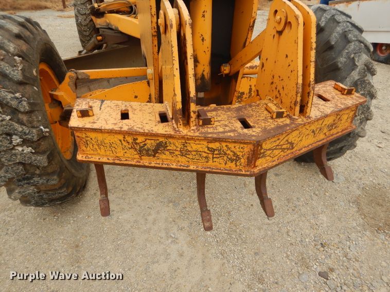 image for item GE9581 1973 John Deere 570A motor grader