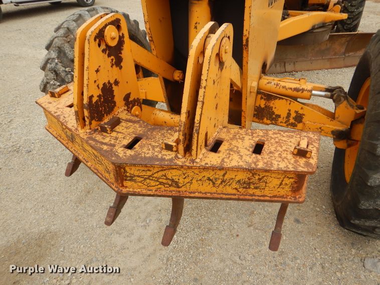 image for item GE9581 1973 John Deere 570A motor grader