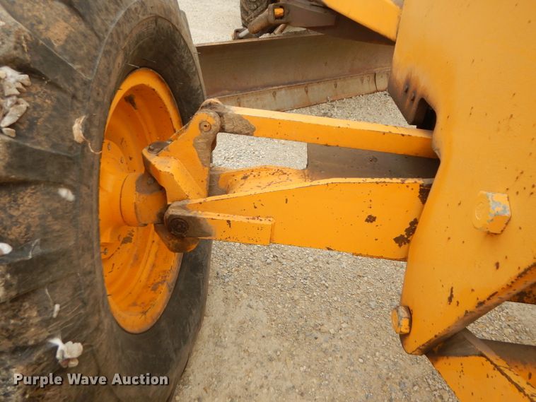 image for item GE9581 1973 John Deere 570A motor grader