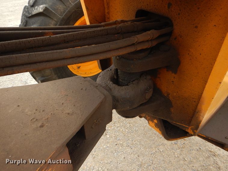 image for item GE9581 1973 John Deere 570A motor grader