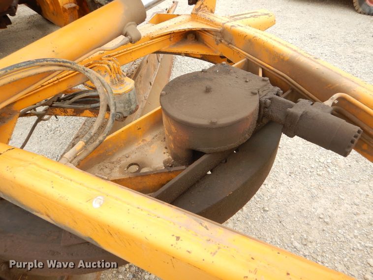 image for item GE9581 1973 John Deere 570A motor grader